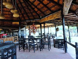 Hotel Sapana Village Lodge Chitwan Exterior foto
